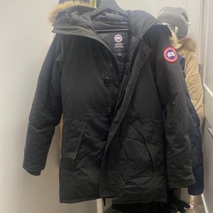 Canada Goose Men Parka Size XS. Girls with normal body shape fits.